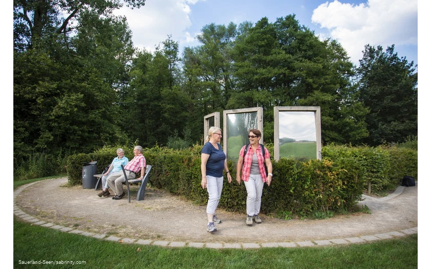 Gut besuchte Spiegelstation auf dem Airlebnisweg