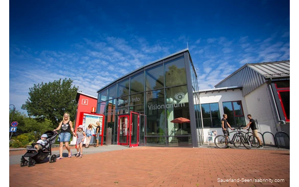 Gut besuchte Tourist-Information am Diemelsee