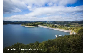 Drohnenaufnahme von der Waldenburger Bucht in Attendorn