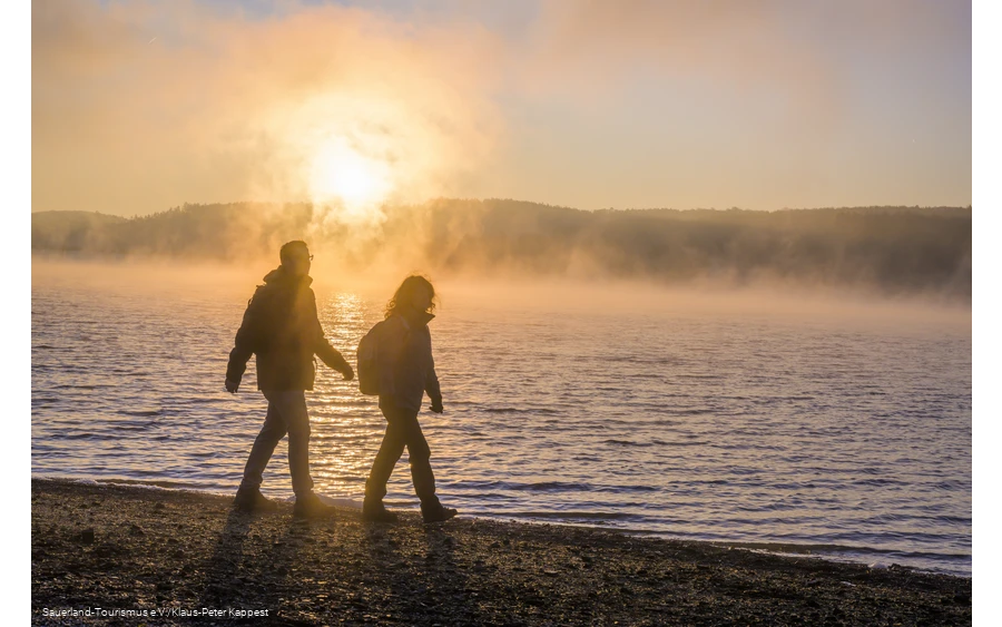 Wanderer Sonnenaufgang Möhnesee