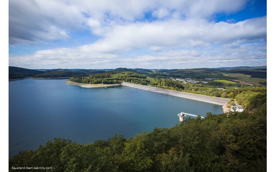 Drohnenaufnahme von der Waldenburger Bucht in Attendorn