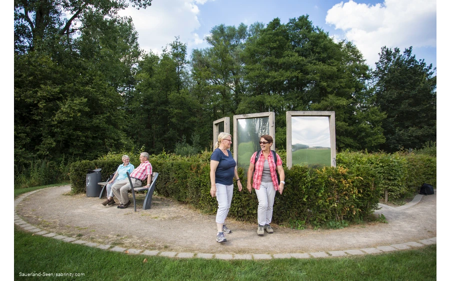 Gut besuchte Spiegelstation auf dem Airlebnisweg