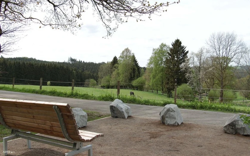 Rastplatz mit Blick zum Dorf Heed