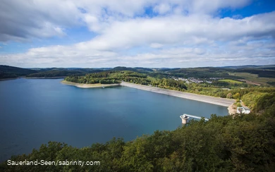 Drohnenaufnahme von der Waldenburger Bucht in Attendorn