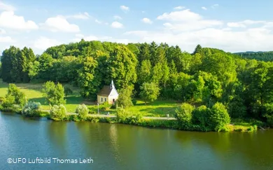 Valentinskapelle am Olper Obersee.jpg