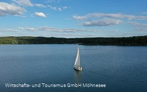 Segelboot auf dem Möhnesee