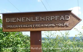 Bienenlehrpfad Freienohl Schild