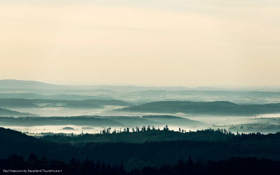 Wolken und Nebelmeer über dem Sauerland