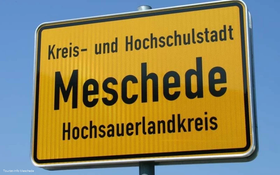 Kreis- und Hochschulstadt Meschede, Ortsschild