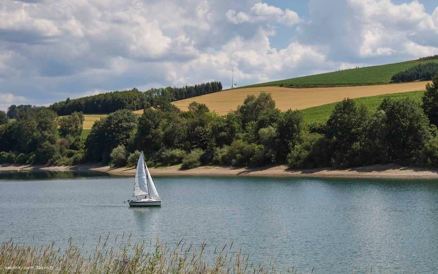 Segeln am Hennesee