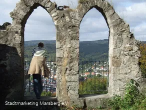 Blick durch die Aussichtsfenster Bilsteinturm