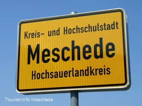 Kreis- und Hochschulstadt Meschede, Ortsschild
