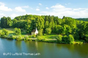 Valentinskapelle am Olper Obersee.jpg