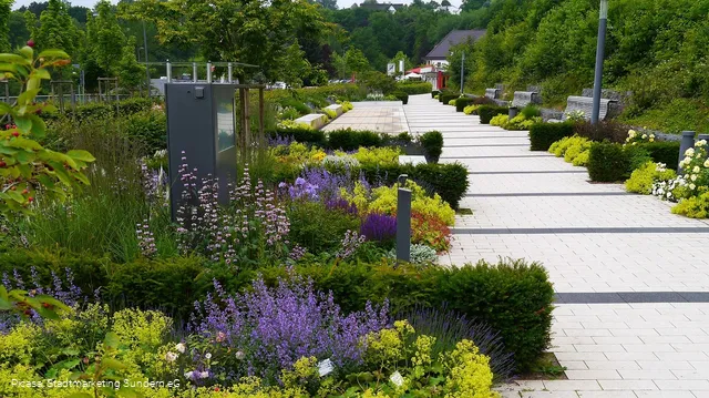 Blühende Promenade
