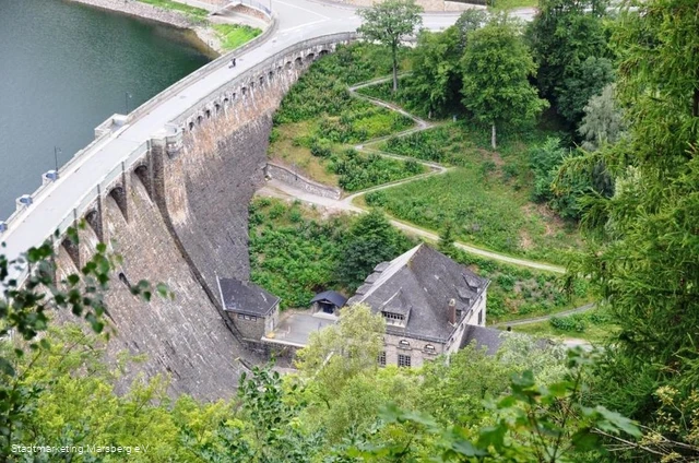 Blick Diemelsee Staumauer vom Eisenberg
