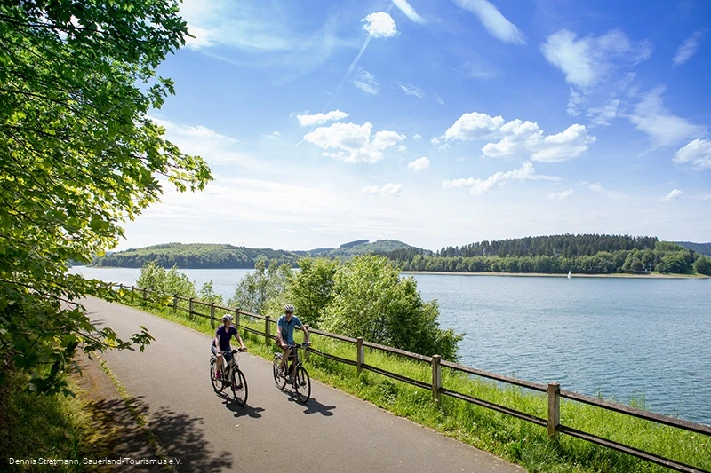 Radfahrer am Biggesee