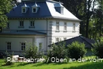 Die restaurierte Villa im Park