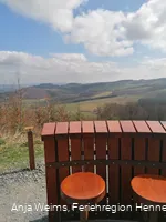 Waldtheke mit Aussicht am BierbrauWunderweg Grevenstein