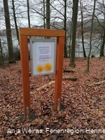 Eine der 12 Stationen am Wogenweg am Hennesee