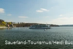 Ein Personenschiff auf dem Möhnesee
