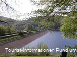Der Staudamm der Hennetalsperre